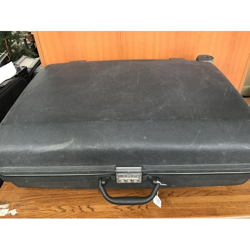 666 - Samsonite Hardshell Travel Luggage Suitcase