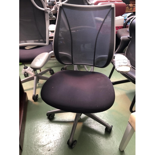 159 - American 'Humanscale' Ergonomic Swivel Office Chair (a/f) - Code N/A