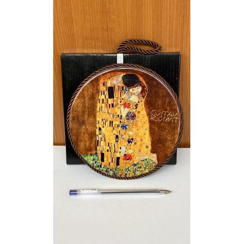 91 - Gustav Klint Wien 'The Kiss' Decorative Wall Plate