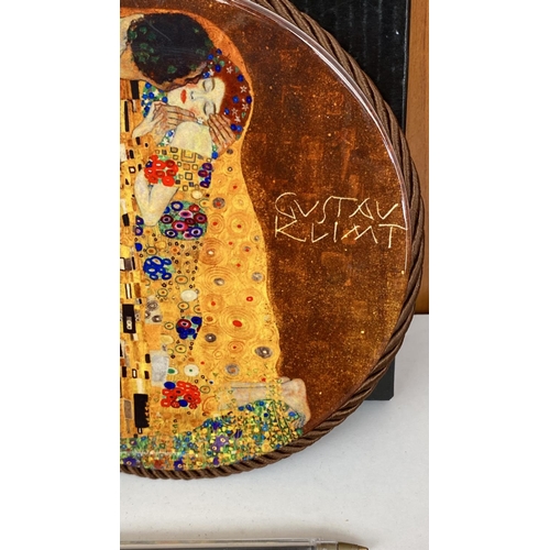 91 - Gustav Klint Wien 'The Kiss' Decorative Wall Plate