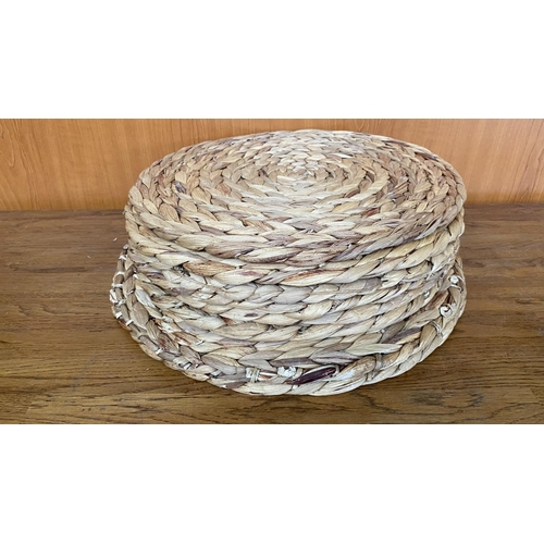 245 - x8 Round Seagrass Heat Resistant Placemats (35/38cm Diameter)