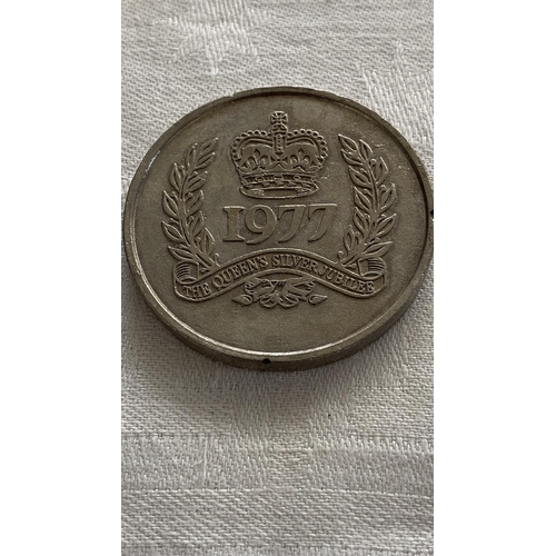 482 - The Queen 1899-1977 Jubilee Coin