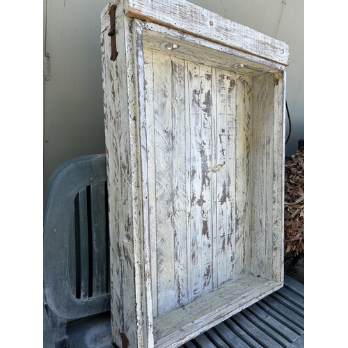 171 - Vintage Wooden Menu Display/Illuminated Showcase Painted in Shabby Chic (Untested - 65 W. x 92 V. x ... 