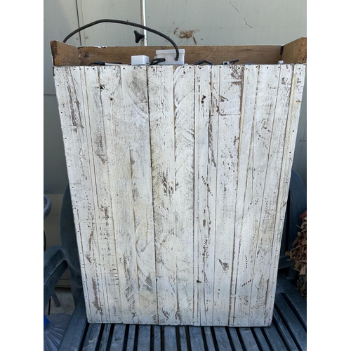 171 - Vintage Wooden Menu Display/Illuminated Showcase Painted in Shabby Chic (Untested - 65 W. x 92 V. x ... 