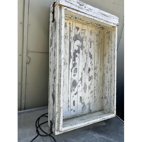 172 - Vintage Wooden Menu Display/Illuminated Showcase Painted in Shabby Chic (Untested - 55 W. x 85 V. x ... 