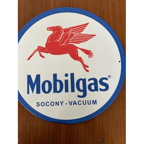 199 - Mobilgas Socony-Vacuum Round Tin Sign (30cm Diameter)