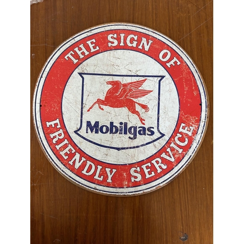 202 - Vintage Mobilgas 'The Sign of Friendly Service' Round Tin Sign (30cm Diameter)