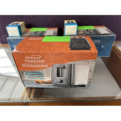 230 - x3 Brentwood 120V Toasters with Transformers (Unused) - Code N/A