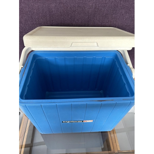 21 - Frigothermo Polar Blue Camping Cool Box