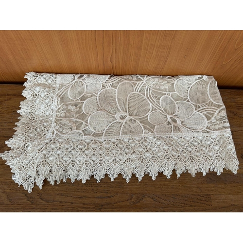 79 - Beautiful Square Table Cloth (85 x 85cm)