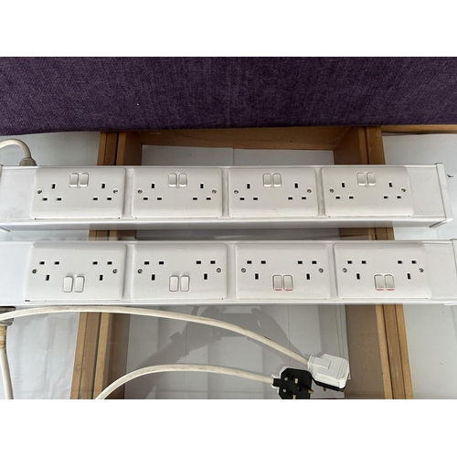 41 - x2 Electric 4-Twin Socket Racks