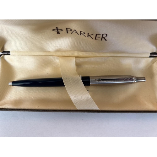 118 - Collectable Parker Ball Pen in Box