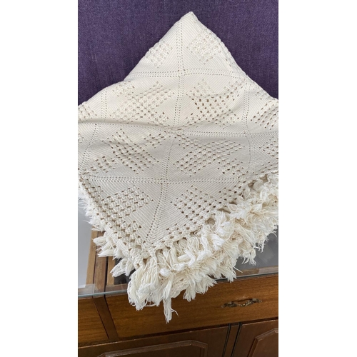 525 - Off-White Hand Crocheted Bedspread with Fringe - Lovely for Couch/Throw, Freshly Cleaned (Appr. 220 ... 