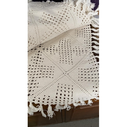 525 - Off-White Hand Crocheted Bedspread with Fringe - Lovely for Couch/Throw, Freshly Cleaned (Appr. 220 ... 