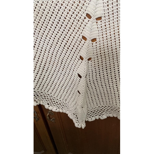 527 - Vintage Hand Crocheted Round Table Cloth (Unused - Appr. 180cm Diameter)