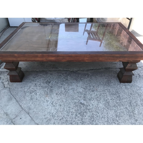 530 - Retro Large Solid Wood Glass Top Coffee Table with Under Glass Decoration (160 W. x 100 D. x 44cm H.... 