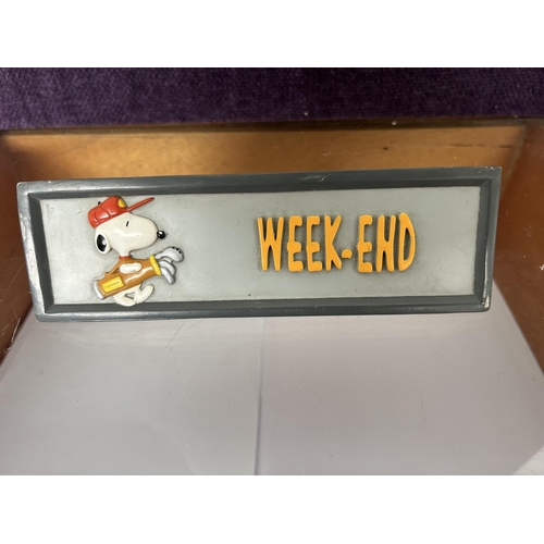 565 - Rare Vintage Snoopy 3-Faceted Desk Top Sign