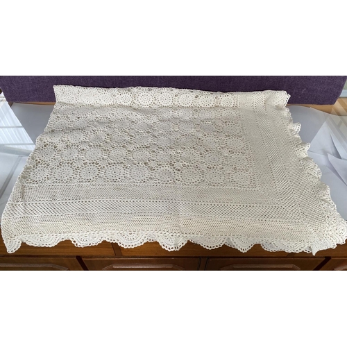 568 - Vintage Large Handmade Off-White Cotton Crochet Table Cloth