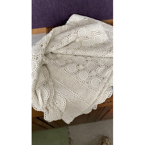 568 - Vintage Large Handmade Off-White Cotton Crochet Table Cloth