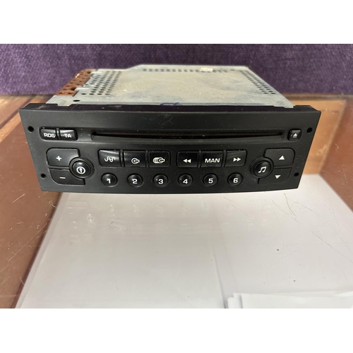 632 - Peugeot Car Radio CD Player