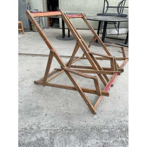 659 - x2 Vintage Wooden Folding Deck Chairs (Needing Upholstery)