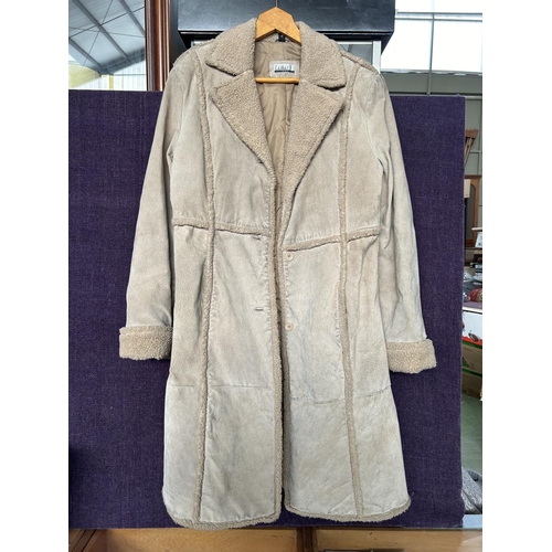 583 - Echtes Leder Ladies Coat Size 36