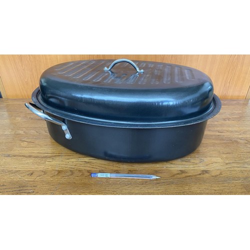 324 - Large Oval Aluminium Roasting Pan (47cm L.)