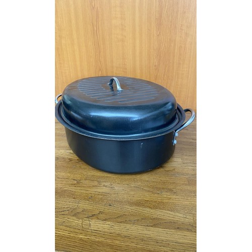 324 - Large Oval Aluminium Roasting Pan (47cm L.)