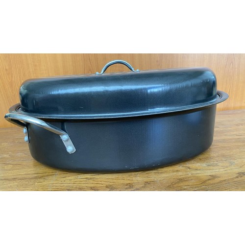 324 - Large Oval Aluminium Roasting Pan (47cm L.)