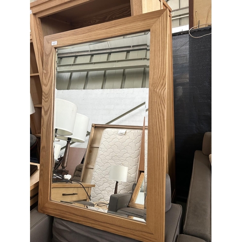 19 - Heritage Home Group USA Beveled Mirror (102 x 71cm) - Code AM6885V