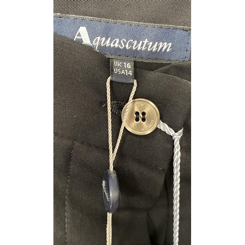 93 - Aquascutum London Black Kada Shorts Size 16 (Unused)