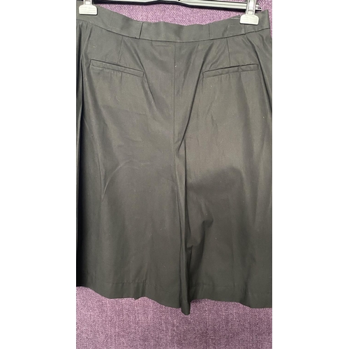 93 - Aquascutum London Black Kada Shorts Size 16 (Unused)