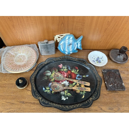 557 - Collection of Vintage Assorted Items