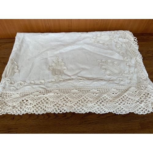 90 - Large Beautiful Linen Table Cloth (220 x 320) (Unused)