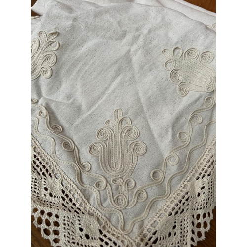 90 - Large Beautiful Linen Table Cloth (220 x 320) (Unused)