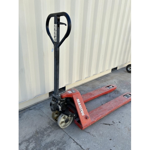 96 - Maniton 2000Kg Hand Lift (A/F - Oil Leakage)