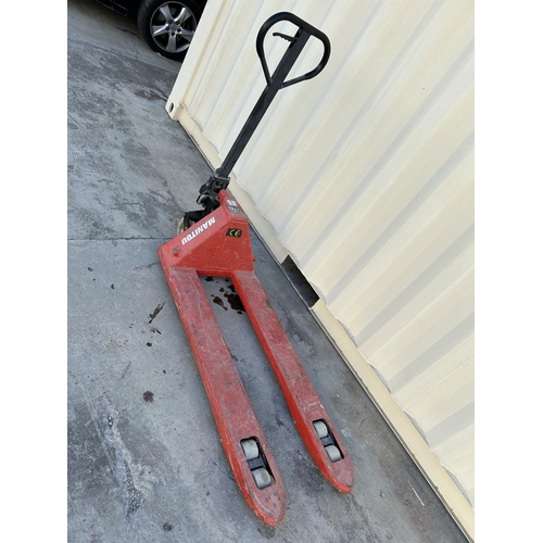 96 - Maniton 2000Kg Hand Lift (A/F - Oil Leakage)