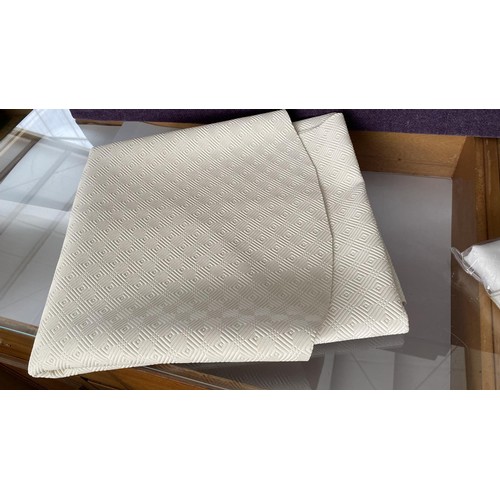 307 - No Stain Oval Table Cloth (254 x 177cm) and Oval Non-Slip Table Protector Cloth