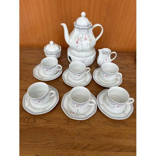 133 - Vintage German Bavarian 16-Piece Tea Set for 6