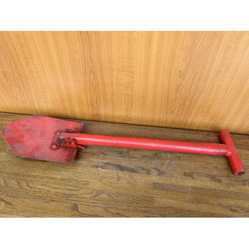 134 - Vintage Solid Steel Eigherfitar Shovel