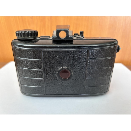 137 - Vintage Bakelite Pouva Camera