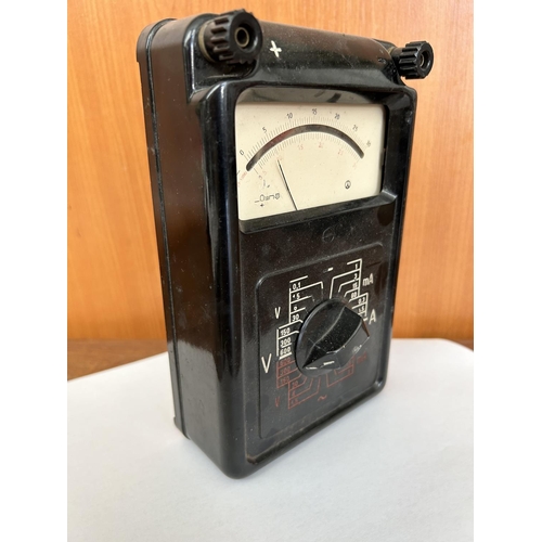 138 - Vintage Bakelite German Voltmeter