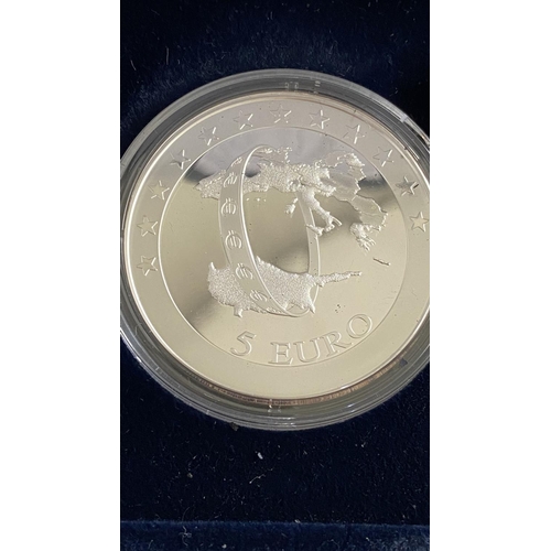 420 - Collectable 2008 £5 Silver Coin