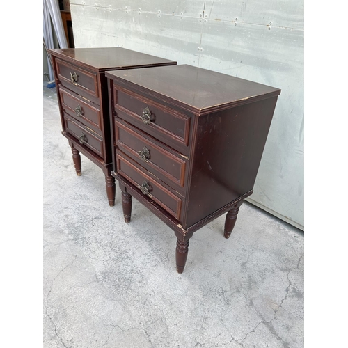 461 - x2 Vintage Mahogany 3-Drawer Bedside Cabinets/Night Stands