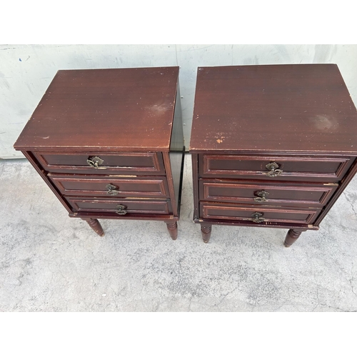 461 - x2 Vintage Mahogany 3-Drawer Bedside Cabinets/Night Stands