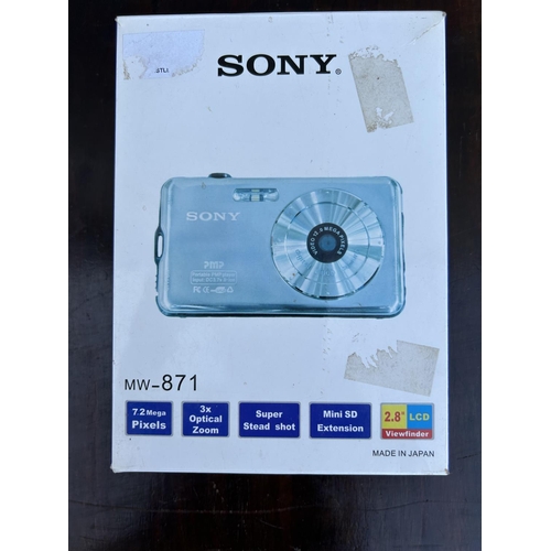 536 - Sony MW-871 Digital Camera