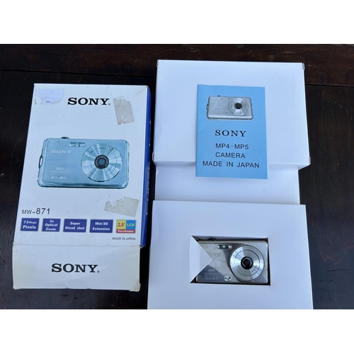 536 - Sony MW-871 Digital Camera