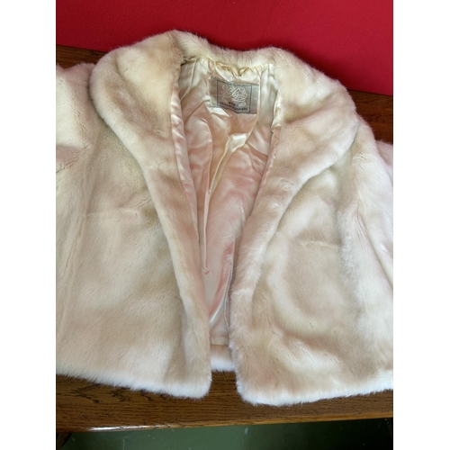 580 - Fur For You Modell Heinz Oestergaard Ladies Top (A/F - Needs Cleaning)