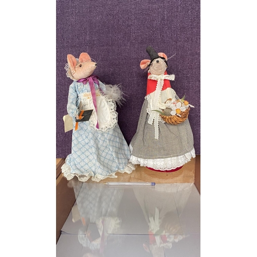 116 - x2 Vintage Collectable Handmade Mouse Family Figures