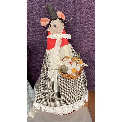 116 - x2 Vintage Collectable Handmade Mouse Family Figures